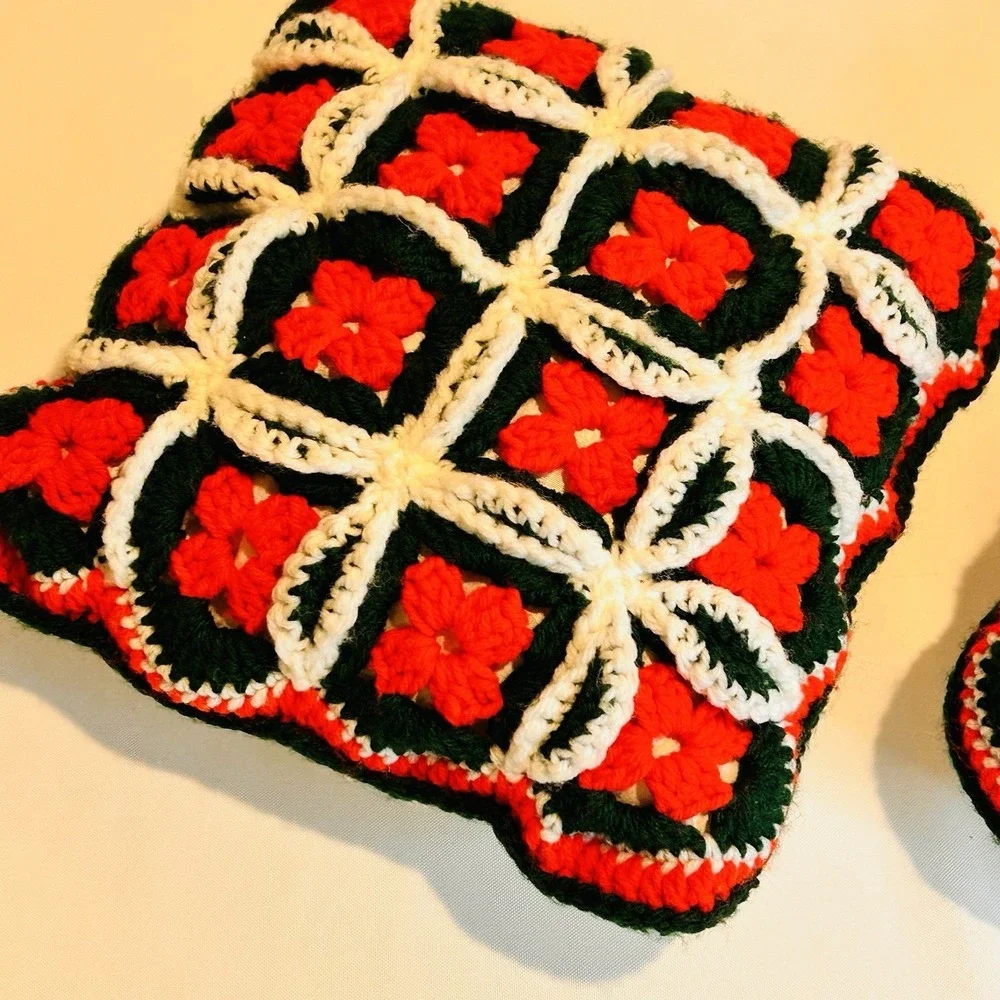2 Crochet Christmas Throw Pillows Handmade Square Red White Green  12